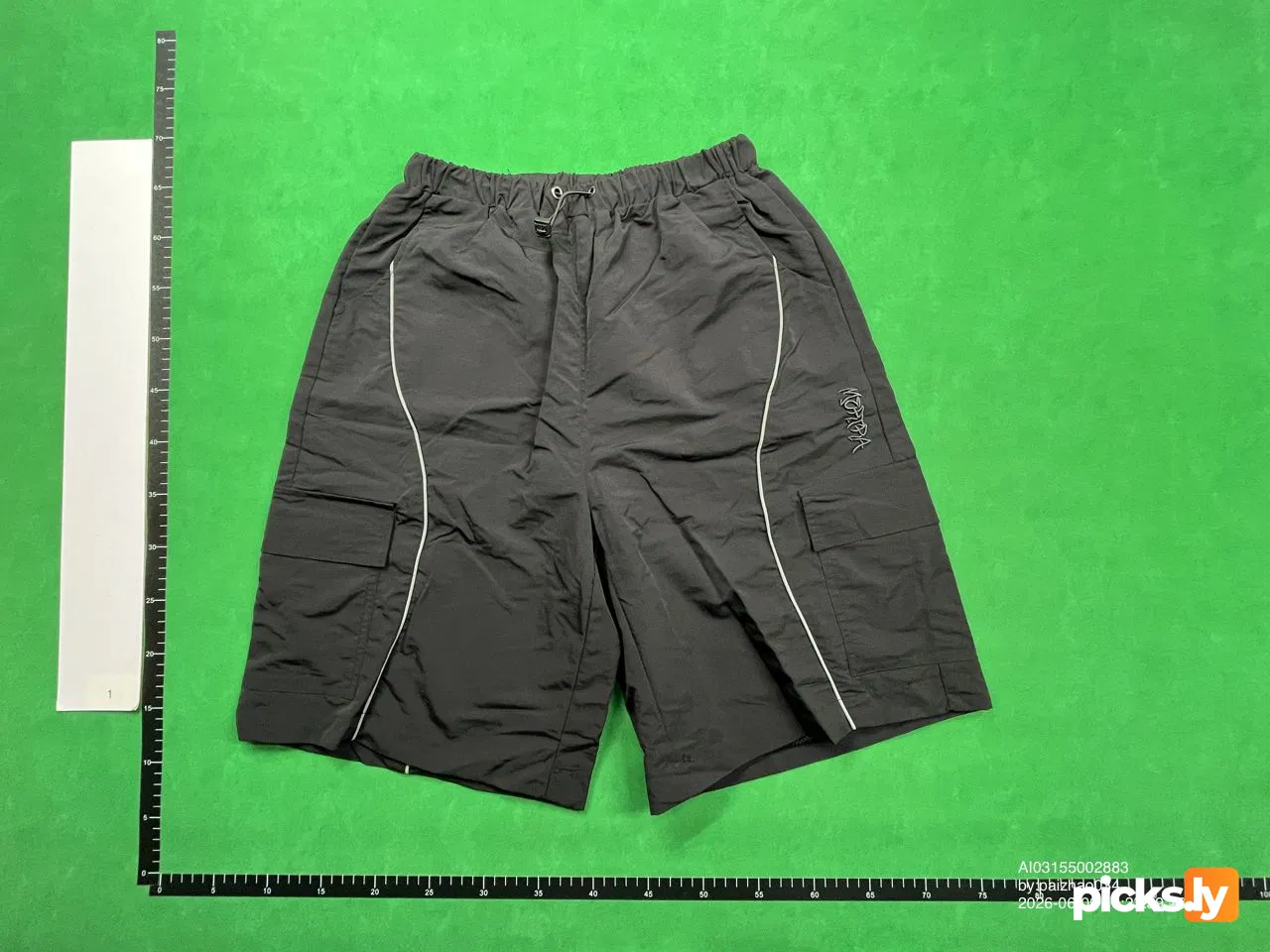 135¥ (Mertra Shorts | Black)
